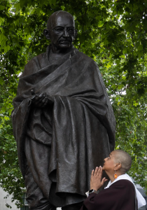 Rehena and statue